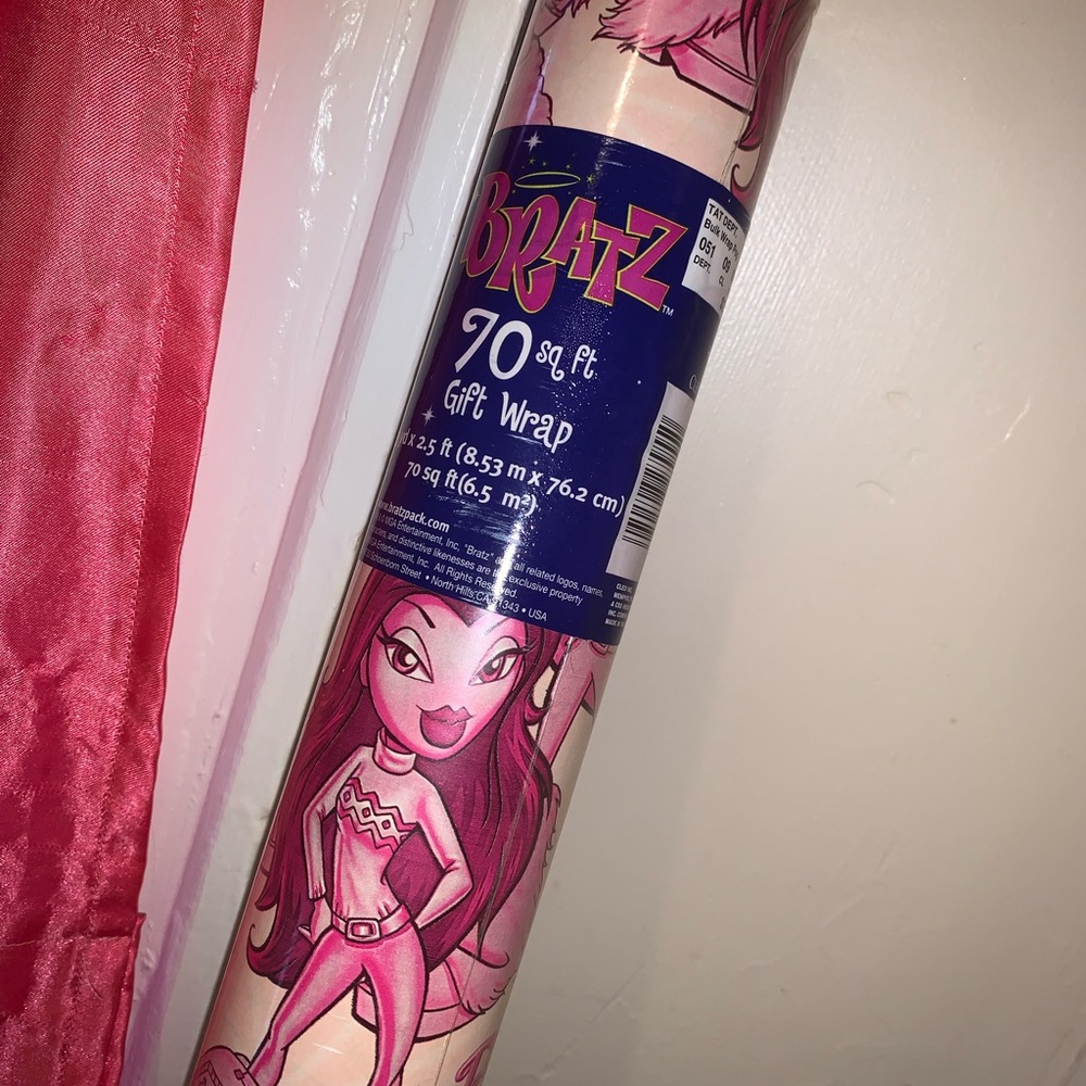 Bratz wrapping paper